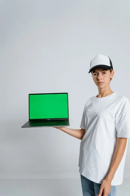 silver-imac-displaying-color-gradient-x335izxxfc